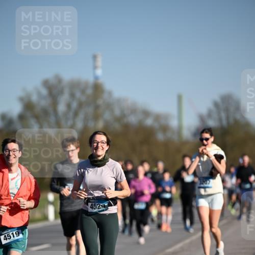 06.04.2025 - 44. Internationalen Wilhelmsburger Insellauf Dr. Thomas Lammeyer http://msf.ph/oto/7555310 06.04.2025 09:31:00 Laufen 4519, 4529, 3207 meine-sportfotos.de
