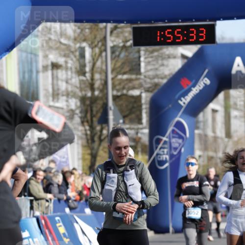 06.04.2025 - 44. Internationalen Wilhelmsburger Insellauf A. Gomolzig http://msf.ph/oto/7555311 06.04.2025 10:45:32 Ziel 3052, 3218, 3956, 4100, 4448, 4596, 5174, 5200 meine-sportfotos.de