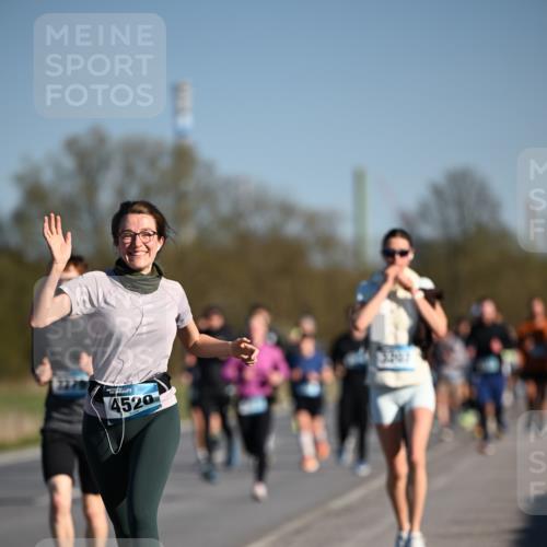 06.04.2025 - 44. Internationalen Wilhelmsburger Insellauf Dr. Thomas Lammeyer http://msf.ph/oto/7555317 06.04.2025 09:31:01 Laufen 4520 meine-sportfotos.de
