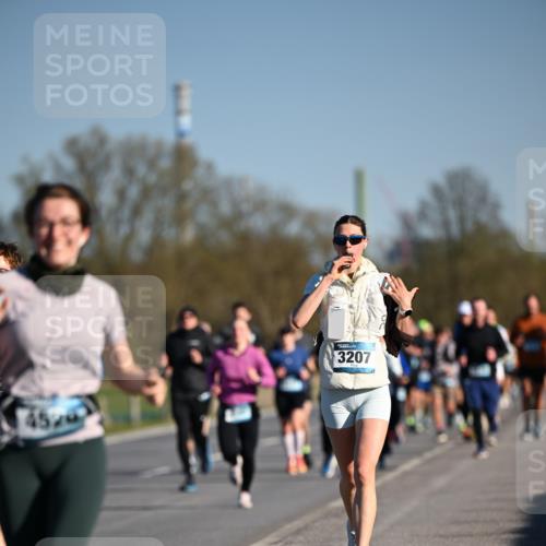 06.04.2025 - 44. Internationalen Wilhelmsburger Insellauf Dr. Thomas Lammeyer http://msf.ph/oto/7555321 06.04.2025 09:31:02 Laufen 4524, 3207, 97 meine-sportfotos.de