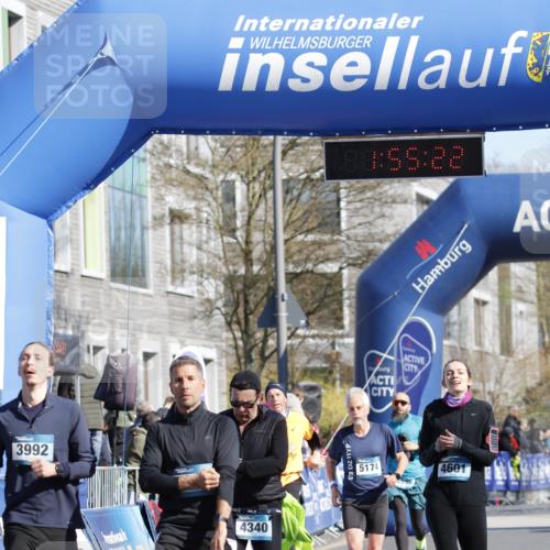 06.04.2025 - 44. Internationalen Wilhelmsburger Insellauf A. Gomolzig http://msf.ph/oto/7555323 06.04.2025 10:45:20 Ziel 3991, 3992, 4039, 4340, 4361, 4601, 5174 meine-sportfotos.de