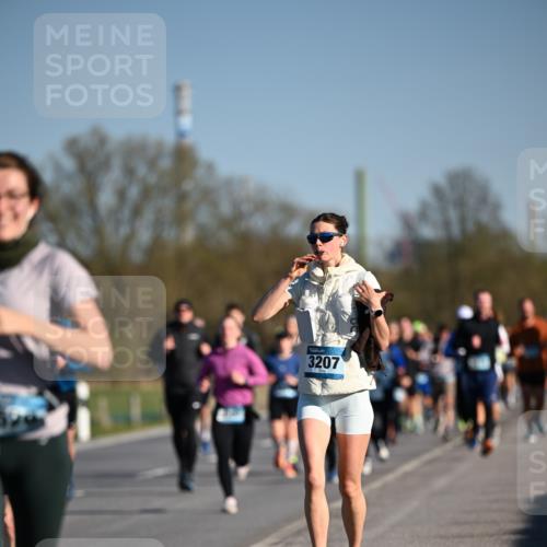 06.04.2025 - 44. Internationalen Wilhelmsburger Insellauf Dr. Thomas Lammeyer http://msf.ph/oto/7555326 06.04.2025 09:31:02 Laufen 3207 meine-sportfotos.de