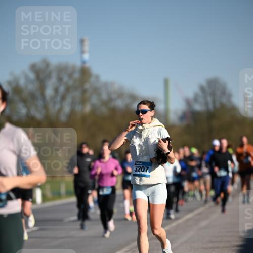 06.04.2025 - 44. Internationalen Wilhelmsburger Insellauf Dr. Thomas Lammeyer http://msf.ph/oto/7555328 06.04.2025 09:31:02 Laufen 3207 meine-sportfotos.de