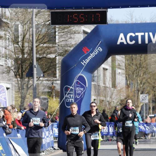 06.04.2025 - 44. Internationalen Wilhelmsburger Insellauf A. Gomolzig http://msf.ph/oto/7555329 06.04.2025 10:45:16 Ziel 3991, 3992, 4039, 4361 meine-sportfotos.de