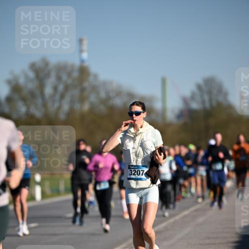 06.04.2025 - 44. Internationalen Wilhelmsburger Insellauf Dr. Thomas Lammeyer http://msf.ph/oto/7555330 06.04.2025 09:31:02 Laufen 3207 meine-sportfotos.de