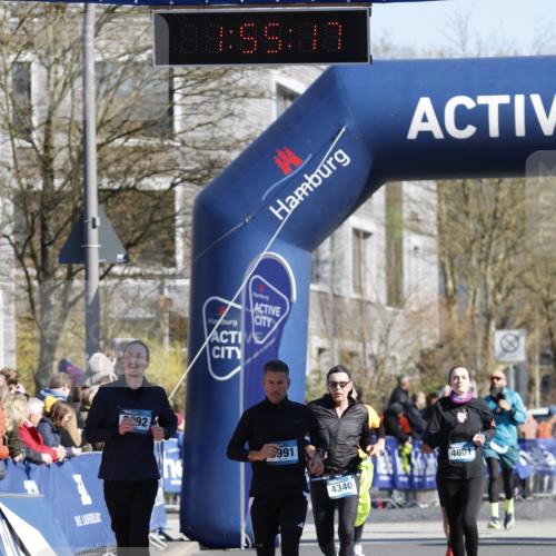 06.04.2025 - 44. Internationalen Wilhelmsburger Insellauf A. Gomolzig http://msf.ph/oto/7555331 06.04.2025 10:45:15 Ziel 3991, 3992, 4039, 4361 meine-sportfotos.de