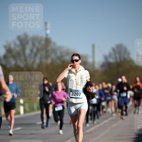 06.04.2025 - 44. Internationalen Wilhelmsburger Insellauf Dr. Thomas Lammeyer http://msf.ph/oto/7555332 06.04.2025 09:31:02 Laufen 3207 meine-sportfotos.de