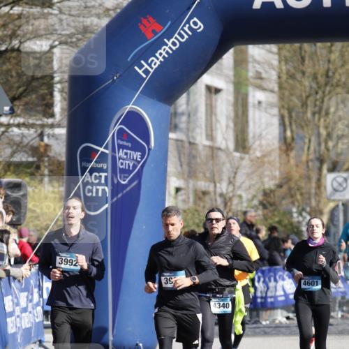 06.04.2025 - 44. Internationalen Wilhelmsburger Insellauf A. Gomolzig http://msf.ph/oto/7555333 06.04.2025 10:45:14 Ziel 4039, 4361 meine-sportfotos.de