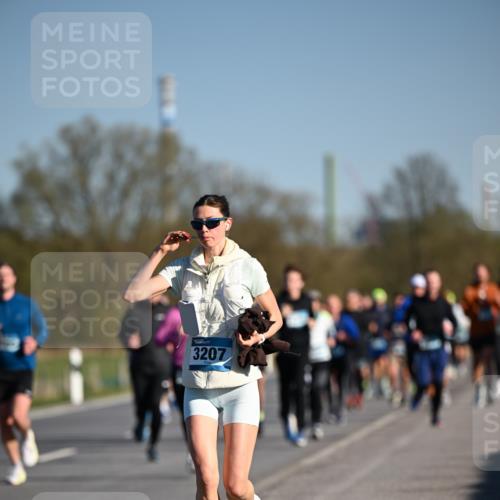 06.04.2025 - 44. Internationalen Wilhelmsburger Insellauf Dr. Thomas Lammeyer http://msf.ph/oto/7555341 06.04.2025 09:31:03 Laufen 3207 meine-sportfotos.de