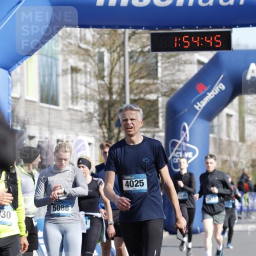 06.04.2025 - 44. Internationalen Wilhelmsburger Insellauf A. Gomolzig http://msf.ph/oto/7555346 06.04.2025 10:44:43 Ziel 3030, 3031, 3279, 3518, 3829, 3916, 3982, 4025, 4304, 4371, 4372, 4549, 5087, 5088 meine-sportfotos.de