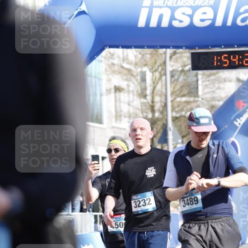 06.04.2025 - 44. Internationalen Wilhelmsburger Insellauf A. Gomolzig http://msf.ph/oto/7555349 06.04.2025 10:44:24 Ziel 3057, 3232, 3489, 4393, 4394, 4429, 5064 meine-sportfotos.de