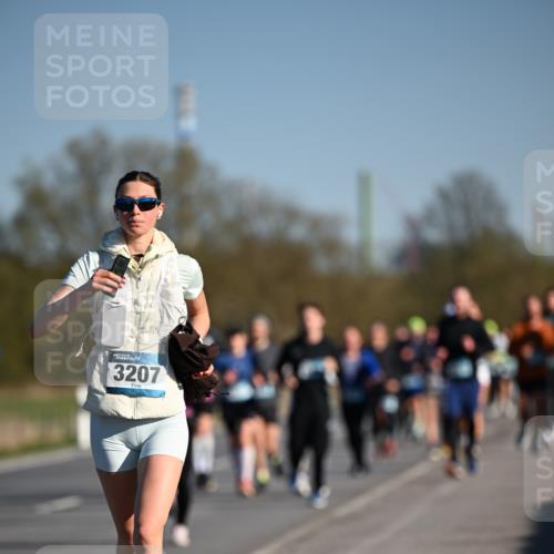 06.04.2025 - 44. Internationalen Wilhelmsburger Insellauf Dr. Thomas Lammeyer http://msf.ph/oto/7555356 06.04.2025 09:31:04 Laufen 3207 meine-sportfotos.de