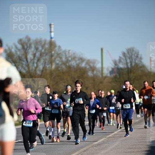 06.04.2025 - 44. Internationalen Wilhelmsburger Insellauf Dr. Thomas Lammeyer http://msf.ph/oto/7555360 06.04.2025 09:31:05 Laufen 4107, 500, 4231, 4326, 5307, 3678 meine-sportfotos.de