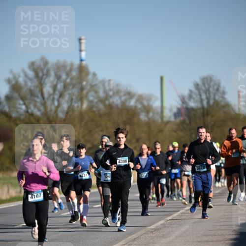 06.04.2025 - 44. Internationalen Wilhelmsburger Insellauf Dr. Thomas Lammeyer http://msf.ph/oto/7555367 06.04.2025 09:31:05 Laufen 4231, 326, 4107, 4386, 3678, 3337, 3371 meine-sportfotos.de