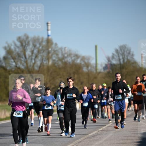 06.04.2025 - 44. Internationalen Wilhelmsburger Insellauf Dr. Thomas Lammeyer http://msf.ph/oto/7555369 06.04.2025 09:31:05 Laufen 4107, 5003, 4231, 3268, 4386, 3337, 3678 meine-sportfotos.de