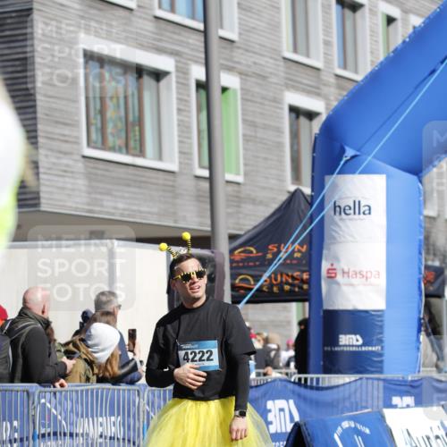 06.04.2025 - 44. Internationalen Wilhelmsburger Insellauf A. Gomolzig http://msf.ph/oto/7555372 06.04.2025 10:44:08 Ziel 3772, 3959, 4084, 4222, 5063 meine-sportfotos.de