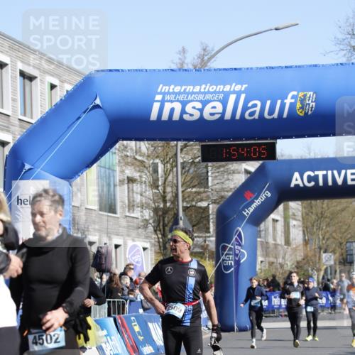 06.04.2025 - 44. Internationalen Wilhelmsburger Insellauf A. Gomolzig http://msf.ph/oto/7555377 06.04.2025 10:44:03 Ziel 3219, 3268, 4144, 4222, 4509, 5063 meine-sportfotos.de