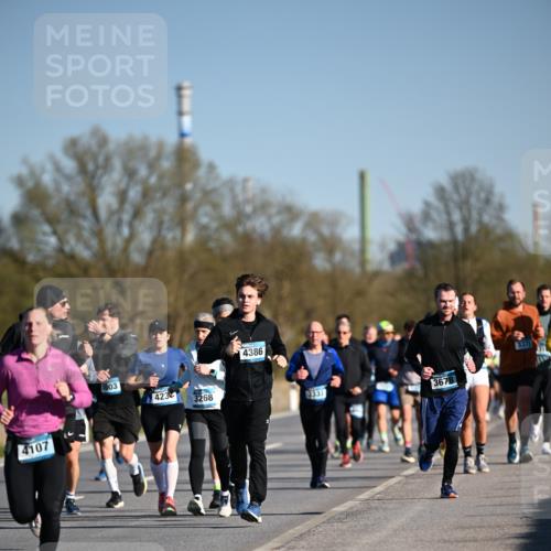 06.04.2025 - 44. Internationalen Wilhelmsburger Insellauf Dr. Thomas Lammeyer http://msf.ph/oto/7555378 06.04.2025 09:31:06 Laufen 4107, 5003, 423, 3268, 4386, 3337, 3678, 337 meine-sportfotos.de
