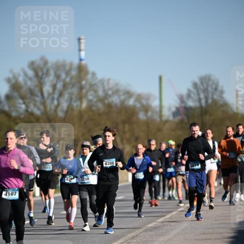 06.04.2025 - 44. Internationalen Wilhelmsburger Insellauf Dr. Thomas Lammeyer http://msf.ph/oto/7555380 06.04.2025 09:31:06 Laufen 4107, 5003, 40, 3268, 4386, 3678, 3337 meine-sportfotos.de