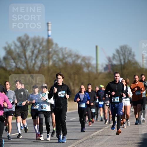 06.04.2025 - 44. Internationalen Wilhelmsburger Insellauf Dr. Thomas Lammeyer http://msf.ph/oto/7555389 06.04.2025 09:31:06 Laufen 500, 23, 3268, 4386, 3337, 3371, 3678 meine-sportfotos.de