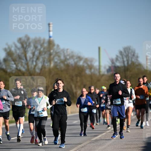 06.04.2025 - 44. Internationalen Wilhelmsburger Insellauf Dr. Thomas Lammeyer http://msf.ph/oto/7555393 06.04.2025 09:31:07 Laufen 65, 5003, 42, 3268, 4386, 3337, 3678 meine-sportfotos.de