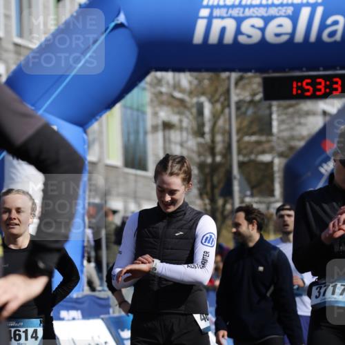 06.04.2025 - 44. Internationalen Wilhelmsburger Insellauf A. Gomolzig http://msf.ph/oto/7555412 06.04.2025 10:43:29 Ziel 3158, 3706, 3717, 3827, 4395, 4614 meine-sportfotos.de