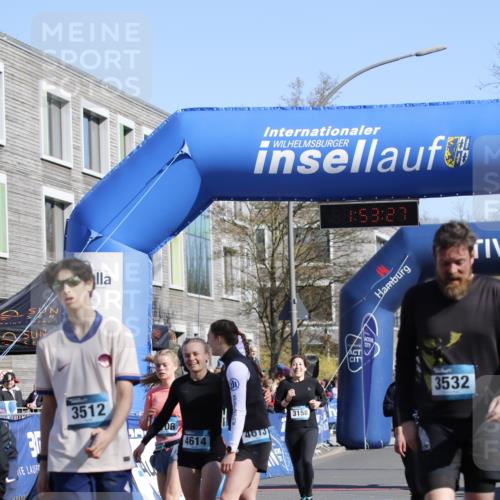 06.04.2025 - 44. Internationalen Wilhelmsburger Insellauf A. Gomolzig http://msf.ph/oto/7555417 06.04.2025 10:43:25 Ziel 3158, 3706, 3717, 4614 meine-sportfotos.de
