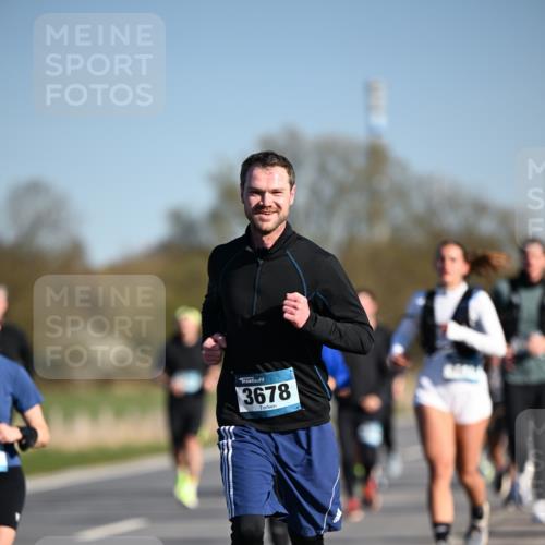 06.04.2025 - 44. Internationalen Wilhelmsburger Insellauf Dr. Thomas Lammeyer http://msf.ph/oto/7555426 06.04.2025 09:31:13 Laufen 3678 meine-sportfotos.de