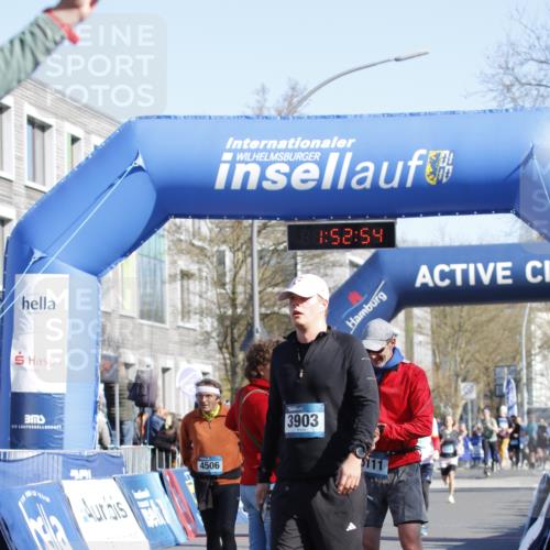 06.04.2025 - 44. Internationalen Wilhelmsburger Insellauf A. Gomolzig http://msf.ph/oto/7555430 06.04.2025 10:42:52 Ziel 3009, 3563, 4185, 4506 meine-sportfotos.de