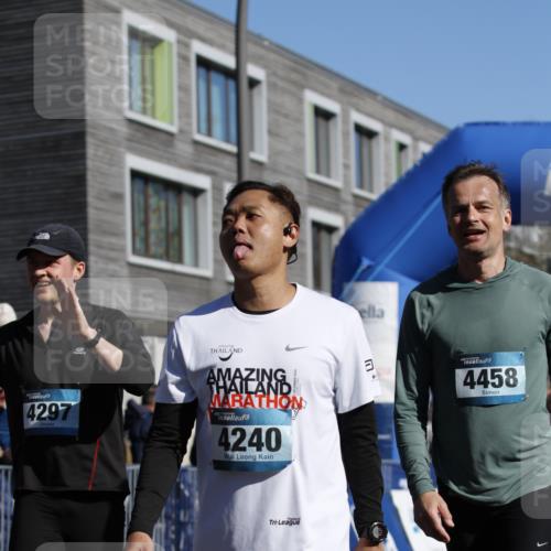 06.04.2025 - 44. Internationalen Wilhelmsburger Insellauf A. Gomolzig http://msf.ph/oto/7555432 06.04.2025 10:42:48 Ziel 3009, 3320, 3563, 4297, 4506 meine-sportfotos.de