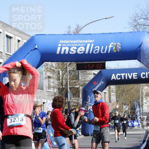 06.04.2025 - 44. Internationalen Wilhelmsburger Insellauf A. Gomolzig http://msf.ph/oto/7555449 06.04.2025 10:42:30 Ziel 3238, 3478, 3503, 3629, 3692, 4240, 5065 meine-sportfotos.de
