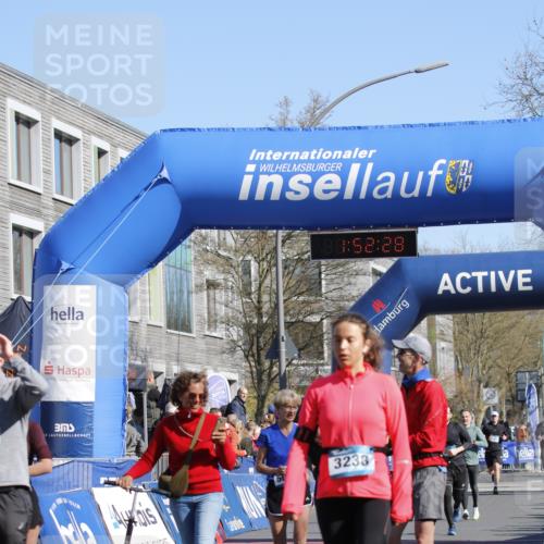 06.04.2025 - 44. Internationalen Wilhelmsburger Insellauf A. Gomolzig http://msf.ph/oto/7555453 06.04.2025 10:42:27 Ziel 3238, 3478, 3629, 3692, 3751, 4350, 5065 meine-sportfotos.de