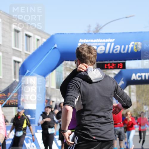 06.04.2025 - 44. Internationalen Wilhelmsburger Insellauf A. Gomolzig http://msf.ph/oto/7555462 06.04.2025 10:42:17 Ziel 3751, 3761, 4130, 4350, 4366, 4581, 5111 meine-sportfotos.de