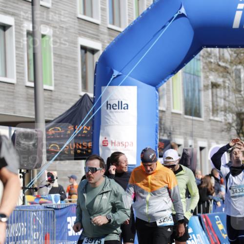 06.04.2025 - 44. Internationalen Wilhelmsburger Insellauf A. Gomolzig http://msf.ph/oto/7555496 06.04.2025 10:41:39 Ziel 3104, 3255, 3432, 3960, 3975, 5204 meine-sportfotos.de