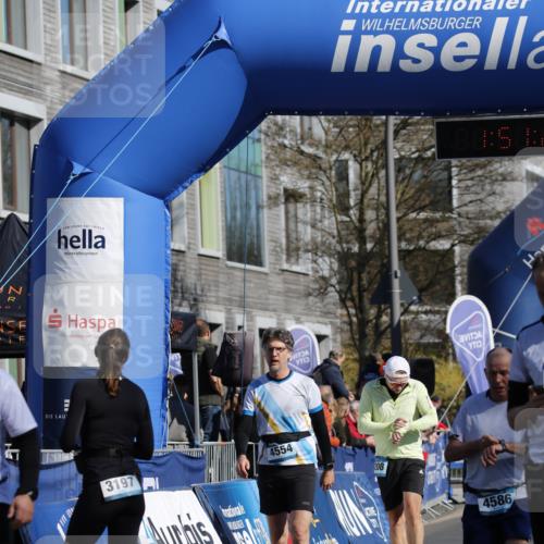 06.04.2025 - 44. Internationalen Wilhelmsburger Insellauf A. Gomolzig http://msf.ph/oto/7555508 06.04.2025 10:41:26 Ziel 3208, 3960, 4069, 4078, 4111, 4233, 4554, 4586 meine-sportfotos.de