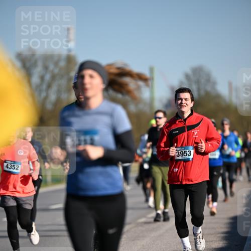 06.04.2025 - 44. Internationalen Wilhelmsburger Insellauf Dr. Thomas Lammeyer http://msf.ph/oto/7555511 06.04.2025 09:31:21 Laufen 3953, 4352 meine-sportfotos.de