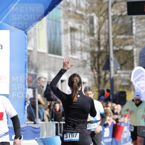 06.04.2025 - 44. Internationalen Wilhelmsburger Insellauf A. Gomolzig http://msf.ph/oto/7555512 06.04.2025 10:41:24 Ziel 4069, 4111, 4233, 4499, 4554, 4586 meine-sportfotos.de