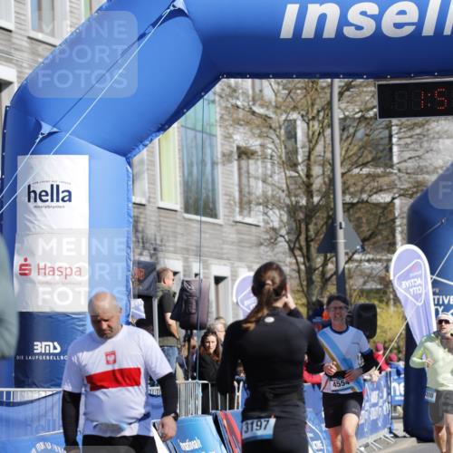 06.04.2025 - 44. Internationalen Wilhelmsburger Insellauf A. Gomolzig http://msf.ph/oto/7555514 06.04.2025 10:41:22 Ziel 4069, 4111, 4233, 4499 meine-sportfotos.de