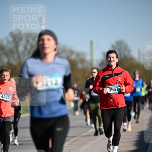 06.04.2025 - 44. Internationalen Wilhelmsburger Insellauf Dr. Thomas Lammeyer http://msf.ph/oto/7555515 06.04.2025 09:31:21 Laufen 4352, 212, 3953 meine-sportfotos.de