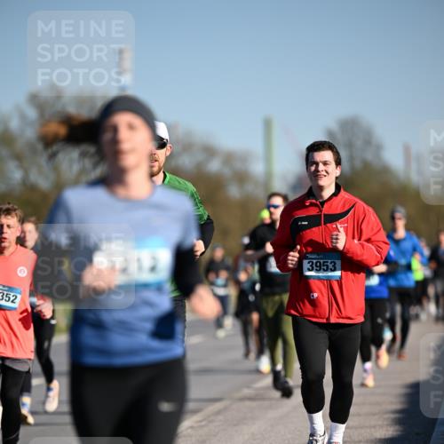 06.04.2025 - 44. Internationalen Wilhelmsburger Insellauf Dr. Thomas Lammeyer http://msf.ph/oto/7555517 06.04.2025 09:31:21 Laufen 3953, 352 meine-sportfotos.de