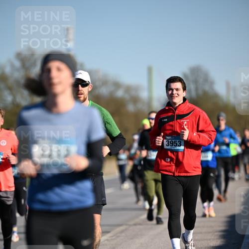 06.04.2025 - 44. Internationalen Wilhelmsburger Insellauf Dr. Thomas Lammeyer http://msf.ph/oto/7555520 06.04.2025 09:31:21 Laufen 3953, 3212 meine-sportfotos.de