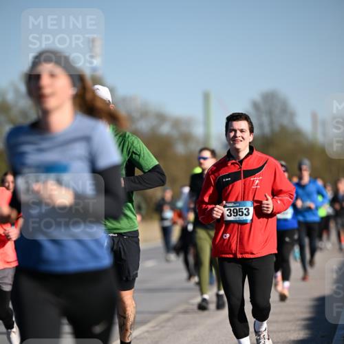 06.04.2025 - 44. Internationalen Wilhelmsburger Insellauf Dr. Thomas Lammeyer http://msf.ph/oto/7555522 06.04.2025 09:31:22 Laufen 3953 meine-sportfotos.de
