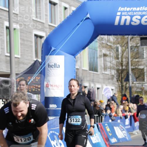 06.04.2025 - 44. Internationalen Wilhelmsburger Insellauf A. Gomolzig http://msf.ph/oto/7555538 06.04.2025 10:41:02 Ziel 4147, 4241, 4280, 4577, 5132 meine-sportfotos.de