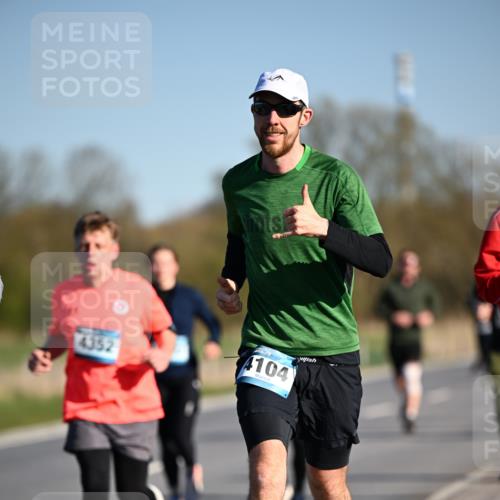 06.04.2025 - 44. Internationalen Wilhelmsburger Insellauf Dr. Thomas Lammeyer http://msf.ph/oto/7555539 06.04.2025 09:31:23 Laufen 4352, 4104 meine-sportfotos.de