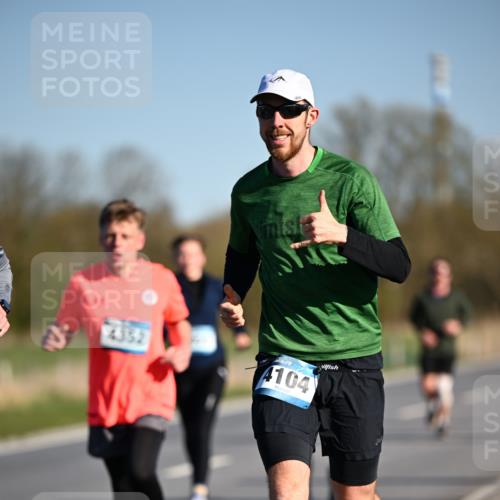 06.04.2025 - 44. Internationalen Wilhelmsburger Insellauf Dr. Thomas Lammeyer http://msf.ph/oto/7555541 06.04.2025 09:31:23 Laufen 4352, 4104 meine-sportfotos.de