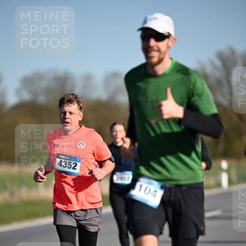 06.04.2025 - 44. Internationalen Wilhelmsburger Insellauf Dr. Thomas Lammeyer http://msf.ph/oto/7555547 06.04.2025 09:31:24 Laufen 4352, 104 meine-sportfotos.de