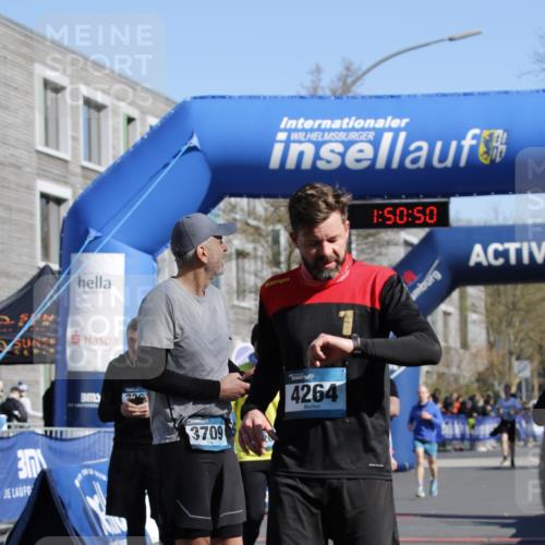 06.04.2025 - 44. Internationalen Wilhelmsburger Insellauf A. Gomolzig http://msf.ph/oto/7555548 06.04.2025 10:40:48 Ziel 3086, 3120, 3365, 3467, 4202, 4438 meine-sportfotos.de