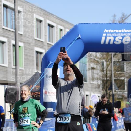 06.04.2025 - 44. Internationalen Wilhelmsburger Insellauf A. Gomolzig http://msf.ph/oto/7555552 06.04.2025 10:40:43 Ziel 3086, 3120, 3365, 3574, 3652, 4202, 4264, 4445 meine-sportfotos.de