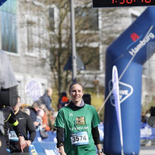 06.04.2025 - 44. Internationalen Wilhelmsburger Insellauf A. Gomolzig http://msf.ph/oto/7555556 06.04.2025 10:40:38 Ziel 3021, 3086, 3263, 3319, 3574, 3652, 3974, 4264, 4445 meine-sportfotos.de