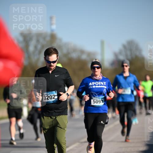 06.04.2025 - 44. Internationalen Wilhelmsburger Insellauf Dr. Thomas Lammeyer http://msf.ph/oto/7555557 06.04.2025 09:31:26 Laufen 3202, 4, 3, 5091 meine-sportfotos.de